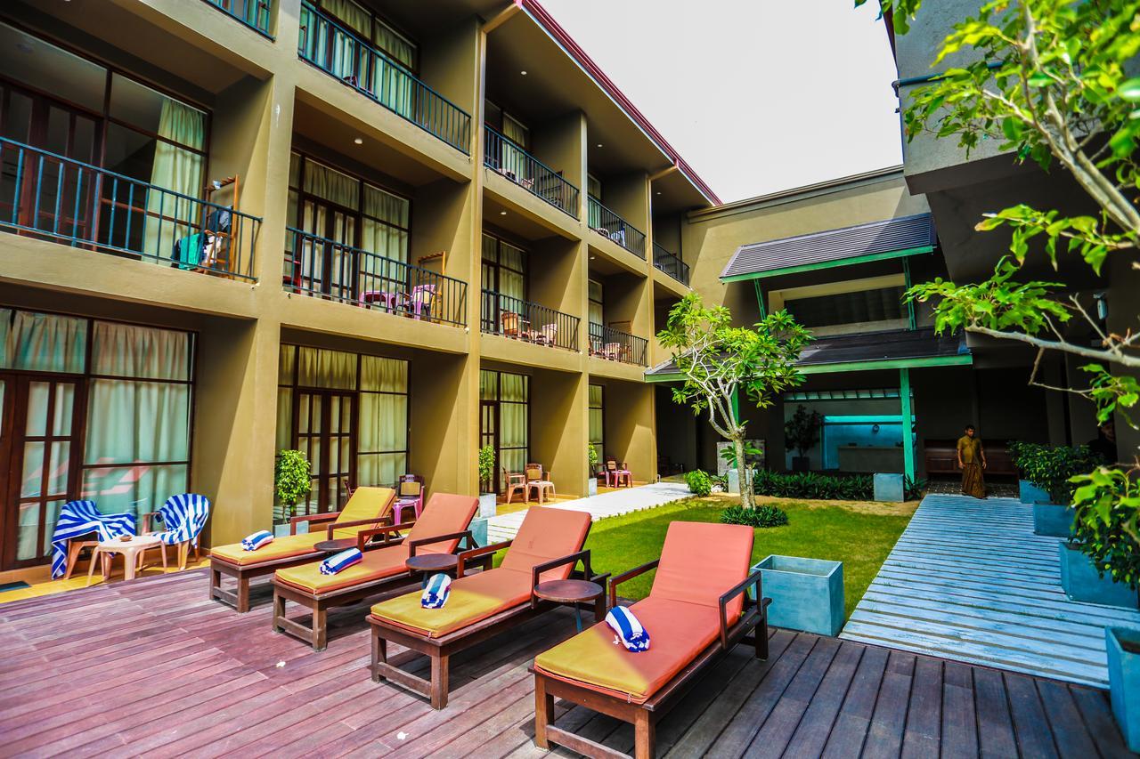 Waves By Tranquil Hotel Negombo Luaran gambar