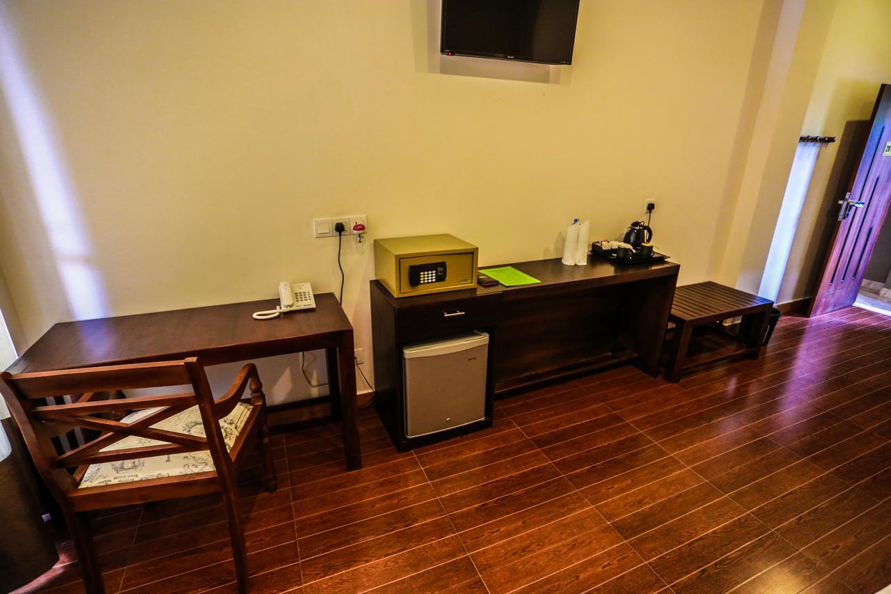 Waves By Tranquil Hotel Negombo Luaran gambar